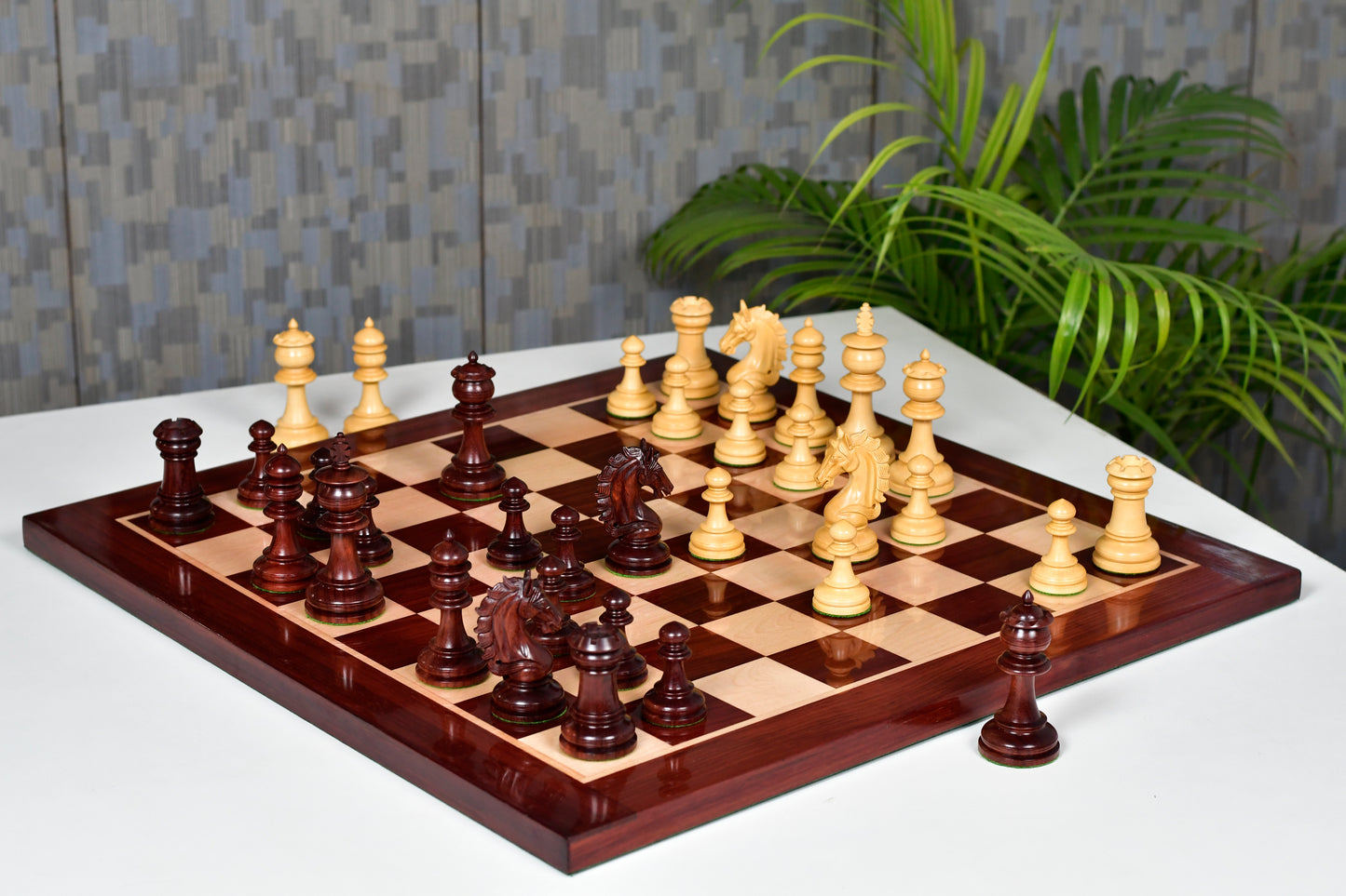 The Artisan Knight Handcrafted Luxury Wooden Chess Pieces In Bud Rosewood & Natural Boxwood - 4.4" King