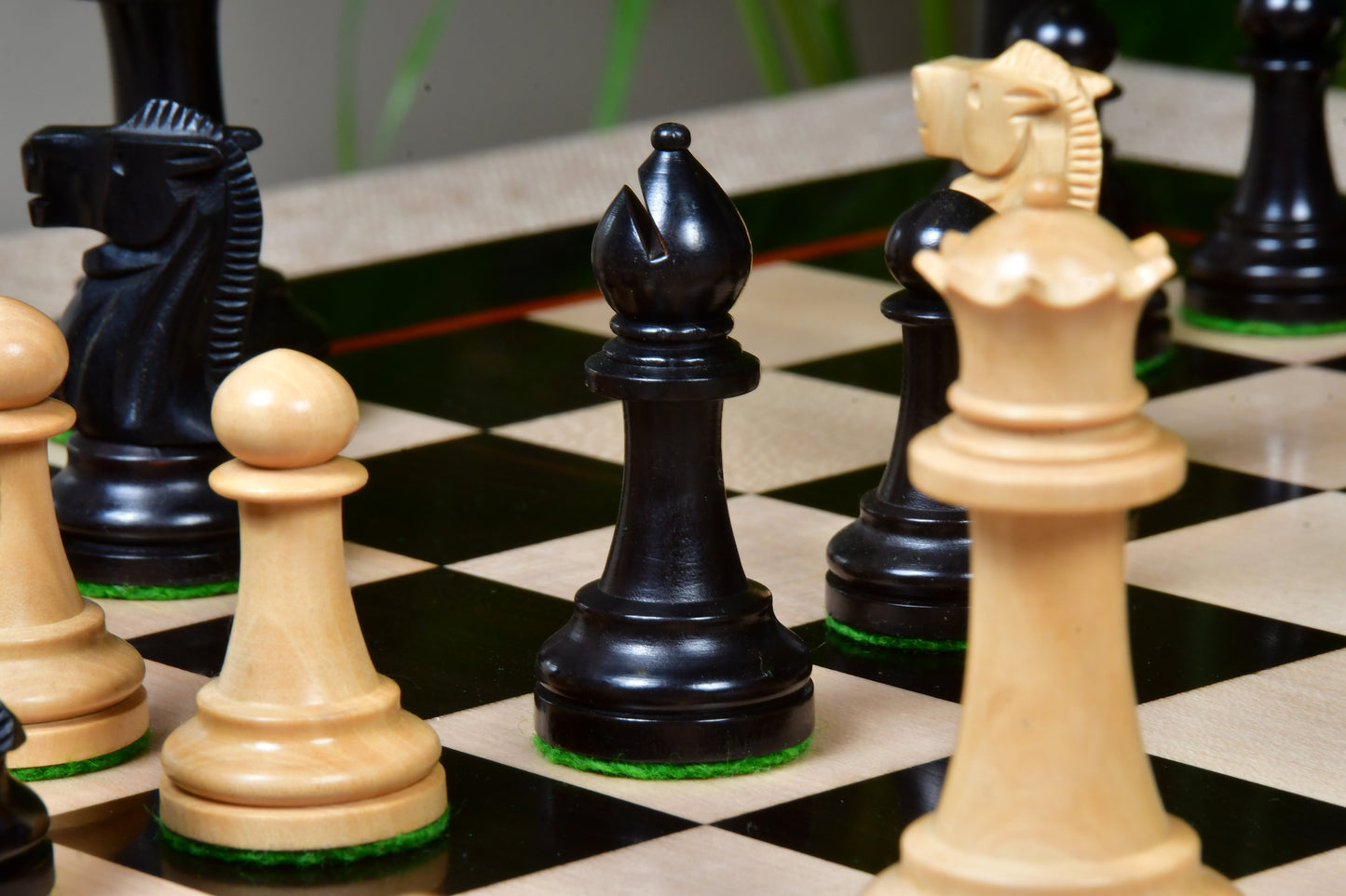 The Canadian Staunton Series Chess Pieces in Ebonized Boxwood / Natural Boxwood - 3.3" King