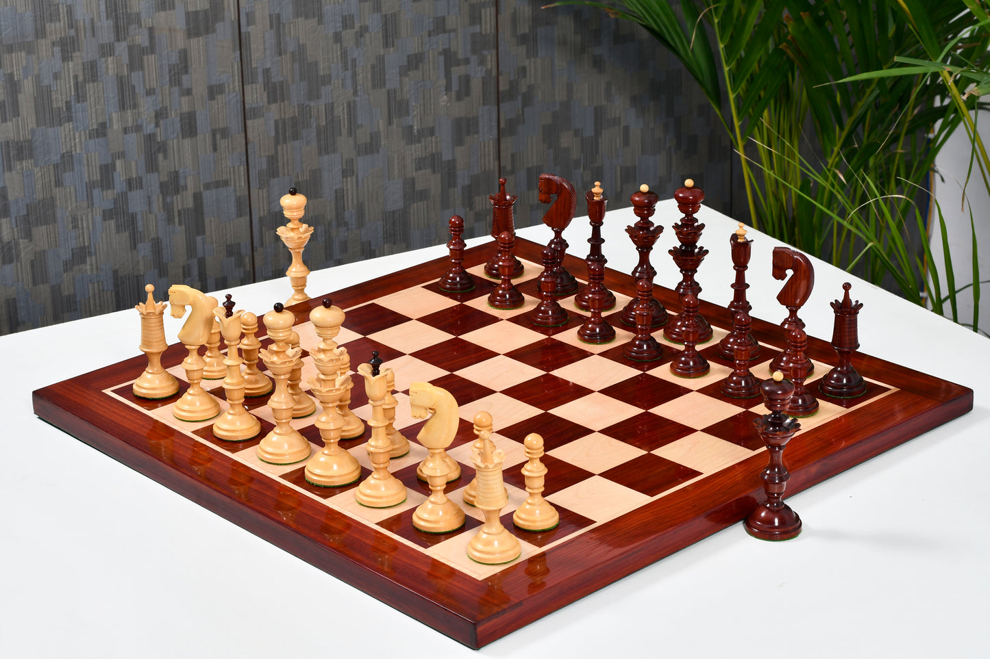 Reproduced Antique Chess Pieces in Bud Rosewood & Boxwood 5.95" King