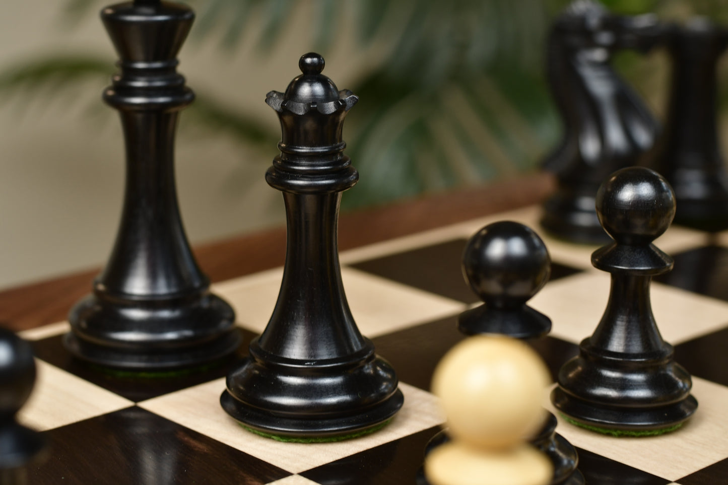 The Dominator Weighted Staunton Chess Pieces in Ebony / Box Wood - 4.0" King