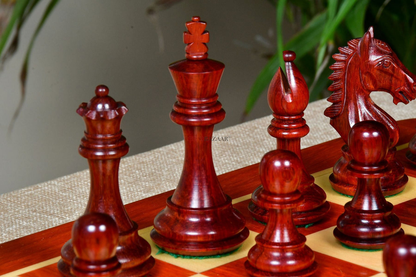 Derby Knight Staunton Weighted Chess Pieces in Bud Rosewood (Padauk) & Boxwood - 4.1" King