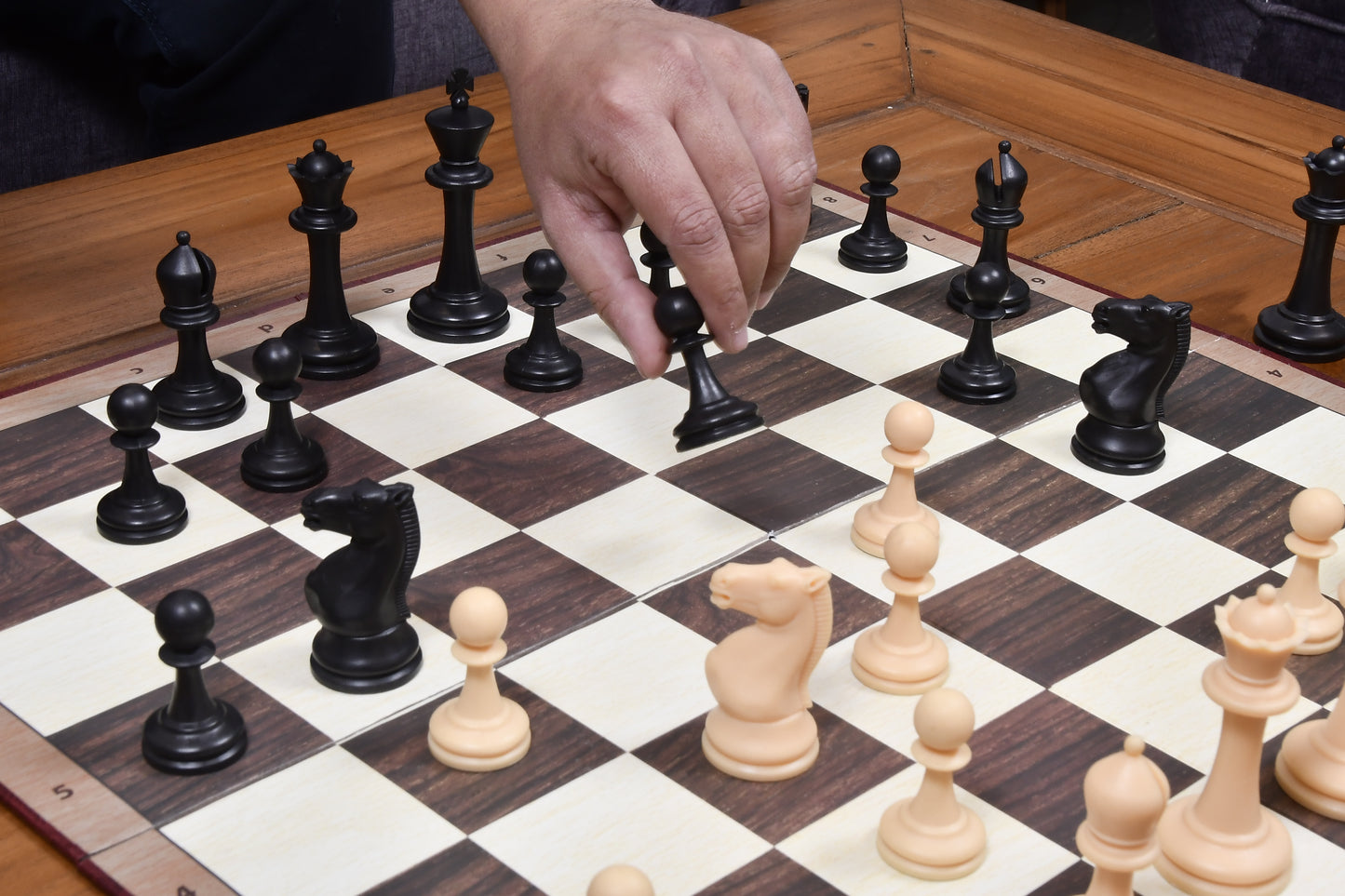 The International Series Unweighted Tournament Plastic Chess Set (34 Pieces) with Extra Queens - 3.8" King