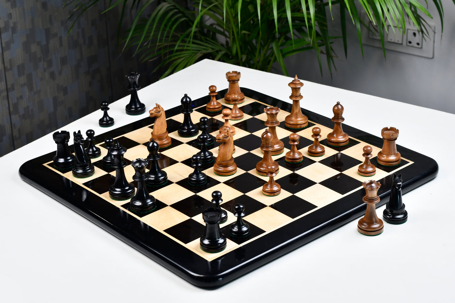 American Chess Company 1904 Reproduction Tournament Chess Set - In Black Ebonized & Antiqued Boxwood 3.8" King