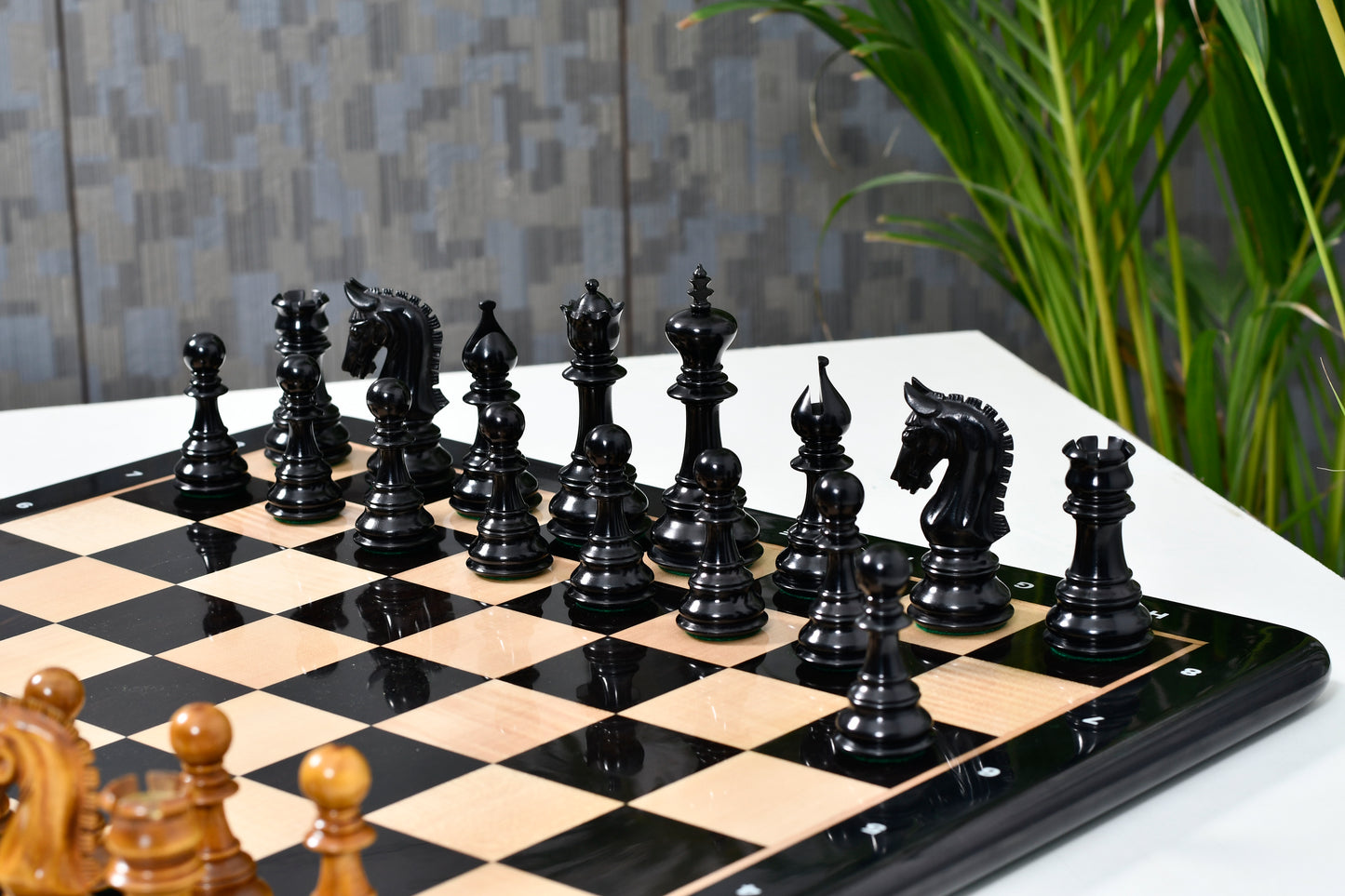 War Admiral Luxury Chess Pieces – 4.4" King – Handcrafted Staunton Design in Ebony Wood & Antiqued Boxwood