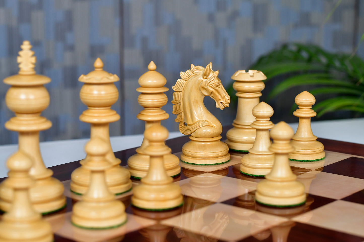 The Artisan Knight Handcrafted Luxury Wooden Chess Pieces In Bud Rosewood & Natural Boxwood - 4.4" King