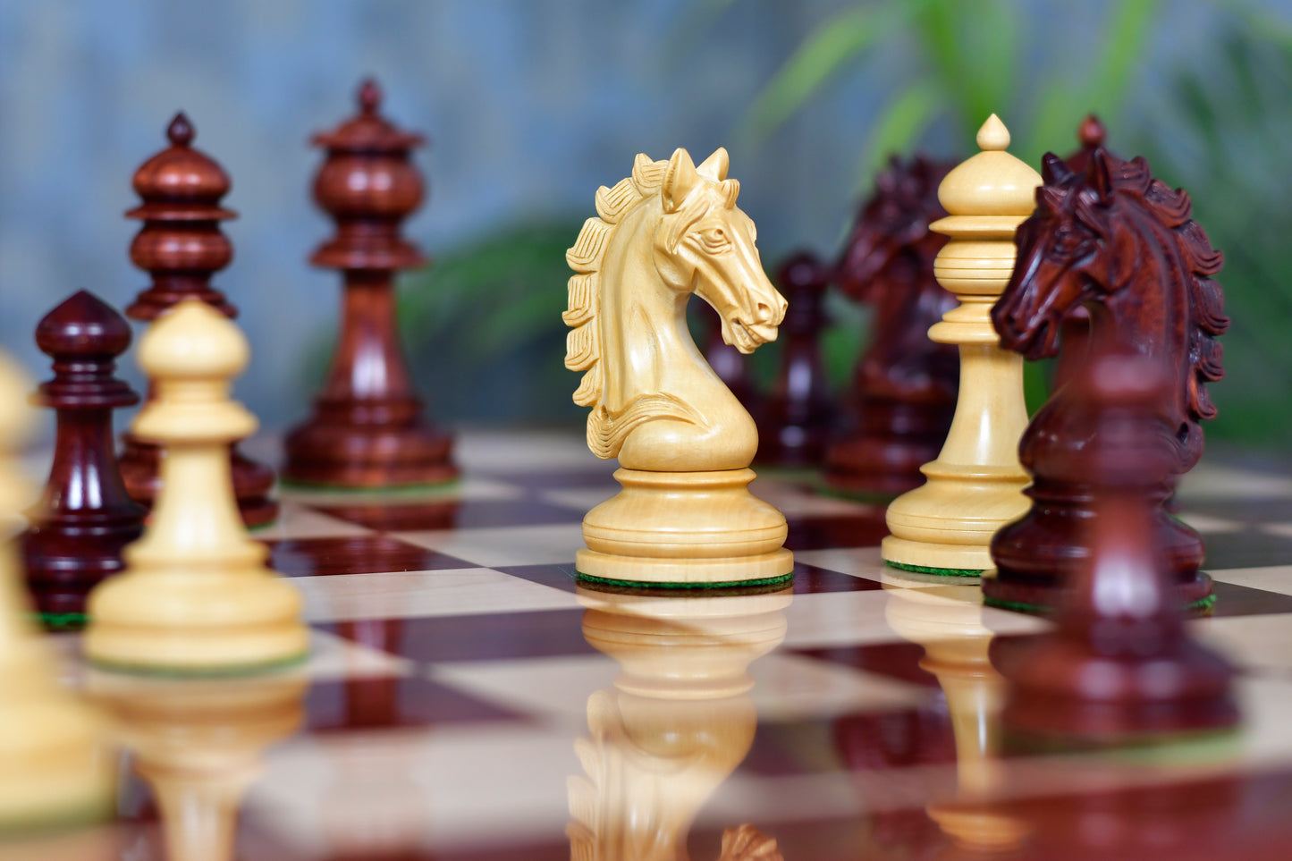 The Artisan Knight Handcrafted Luxury Wooden Chess Pieces In Bud Rosewood & Natural Boxwood - 4.4" King
