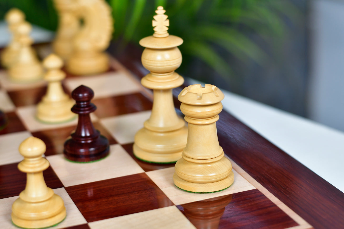 The Artisan Knight Handcrafted Luxury Wooden Chess Pieces In Bud Rosewood & Natural Boxwood - 4.4" King