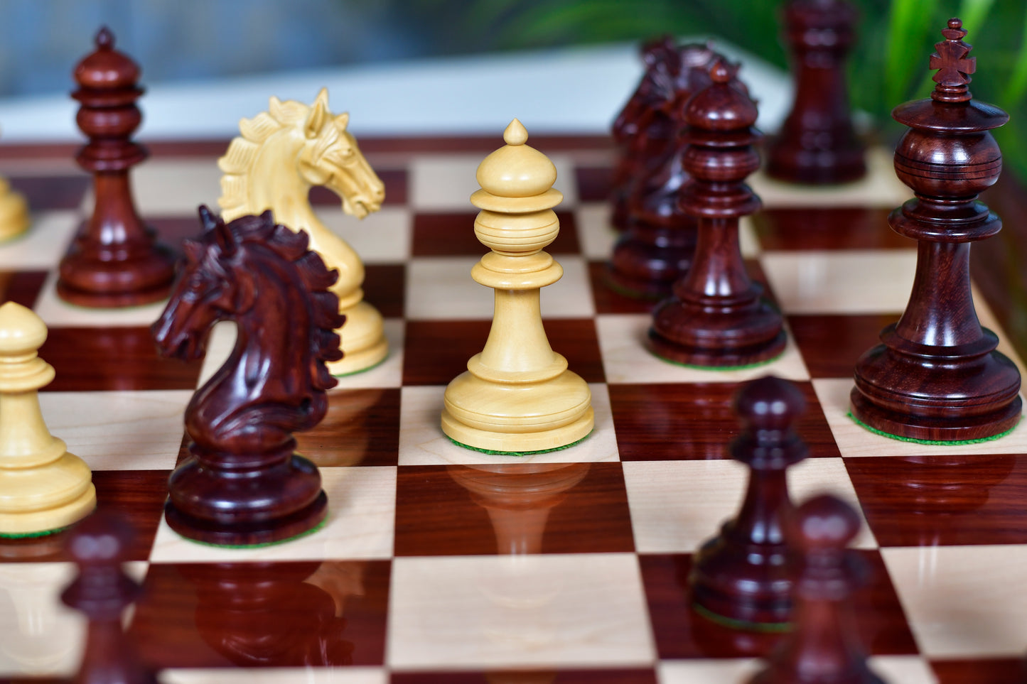 The Artisan Knight Handcrafted Luxury Wooden Chess Pieces In Bud Rosewood & Natural Boxwood - 4.4" King