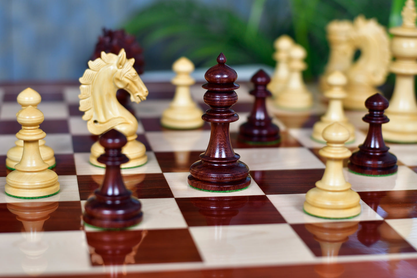 The Artisan Knight Handcrafted Luxury Wooden Chess Pieces In Bud Rosewood & Natural Boxwood - 4.4" King