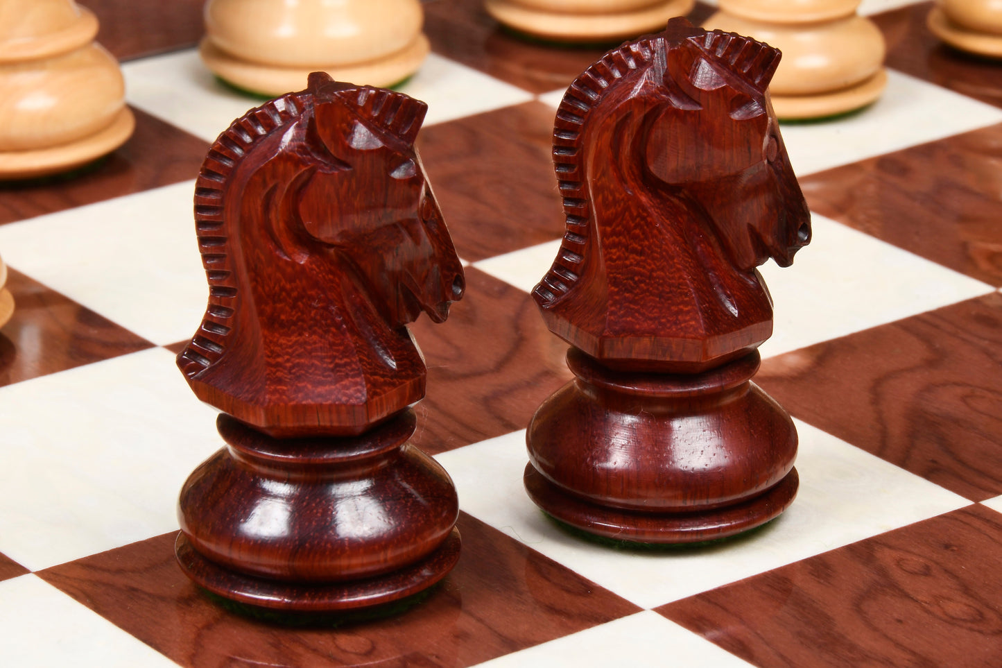 1950 Repro Dubrovnik Bobby Fischer Chessmen V3.0 in Bud Rosewood/Boxwood - 3.7" King with Board