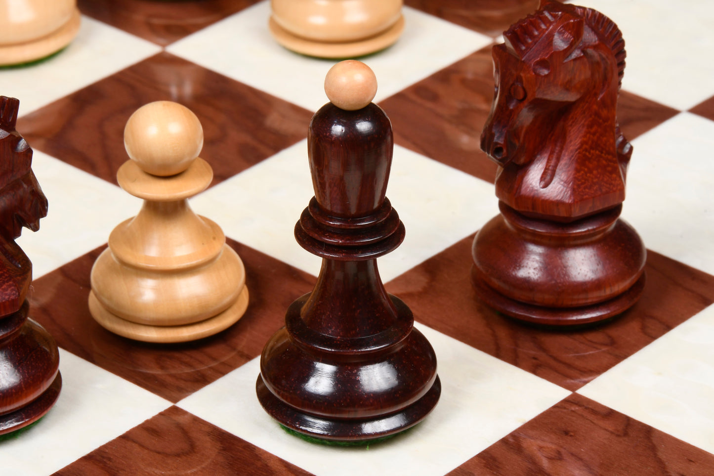 1950 Repro Dubrovnik Bobby Fischer Chessmen V3.0 in Bud Rosewood/Boxwood - 3.7" King with Board