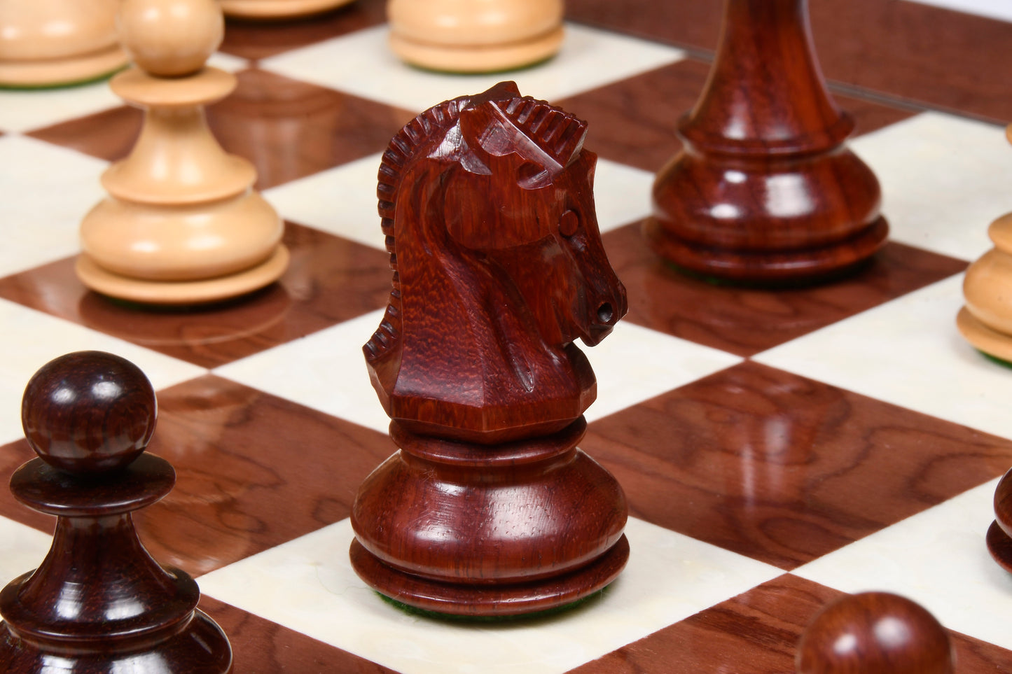 1950 Repro Dubrovnik Bobby Fischer Chessmen V3.0 in Bud Rosewood/Boxwood - 3.7" King with Board