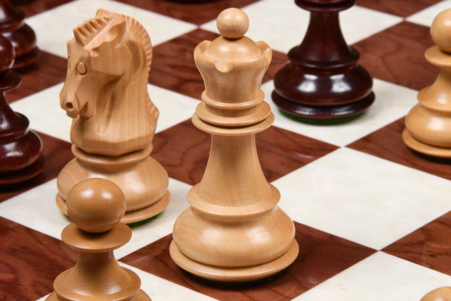 1950 Repro Dubrovnik Bobby Fischer Chessmen V3.0 in Bud Rosewood/Boxwood - 3.7" King with Board