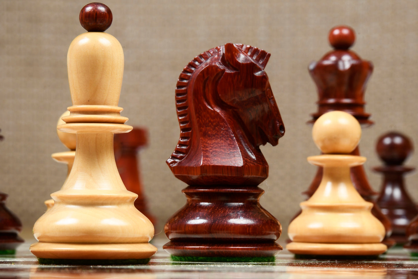 1950 Repro Dubrovnik Bobby Fischer Chessmen V3.0 in Bud Rosewood/Boxwood - 3.7" King with Board