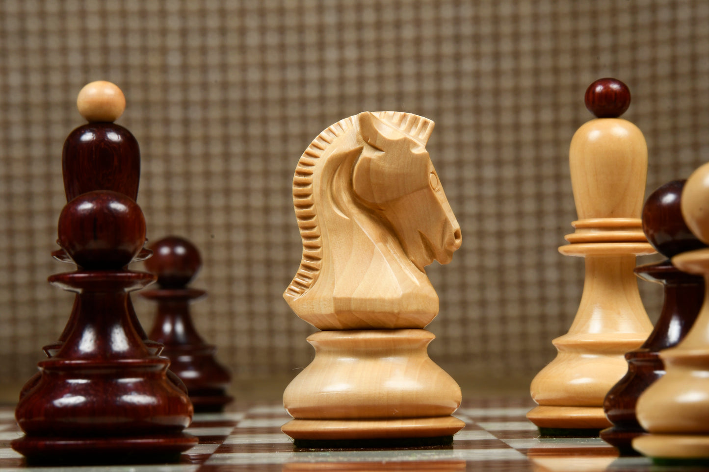 1950 Repro Dubrovnik Bobby Fischer Chessmen V3.0 in Bud Rosewood/Boxwood - 3.7" King with Board