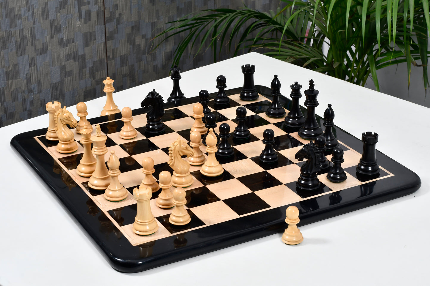 The Derby Knight Pattern Chessmen in Ebonized Boxwood - 4.1" King with Board