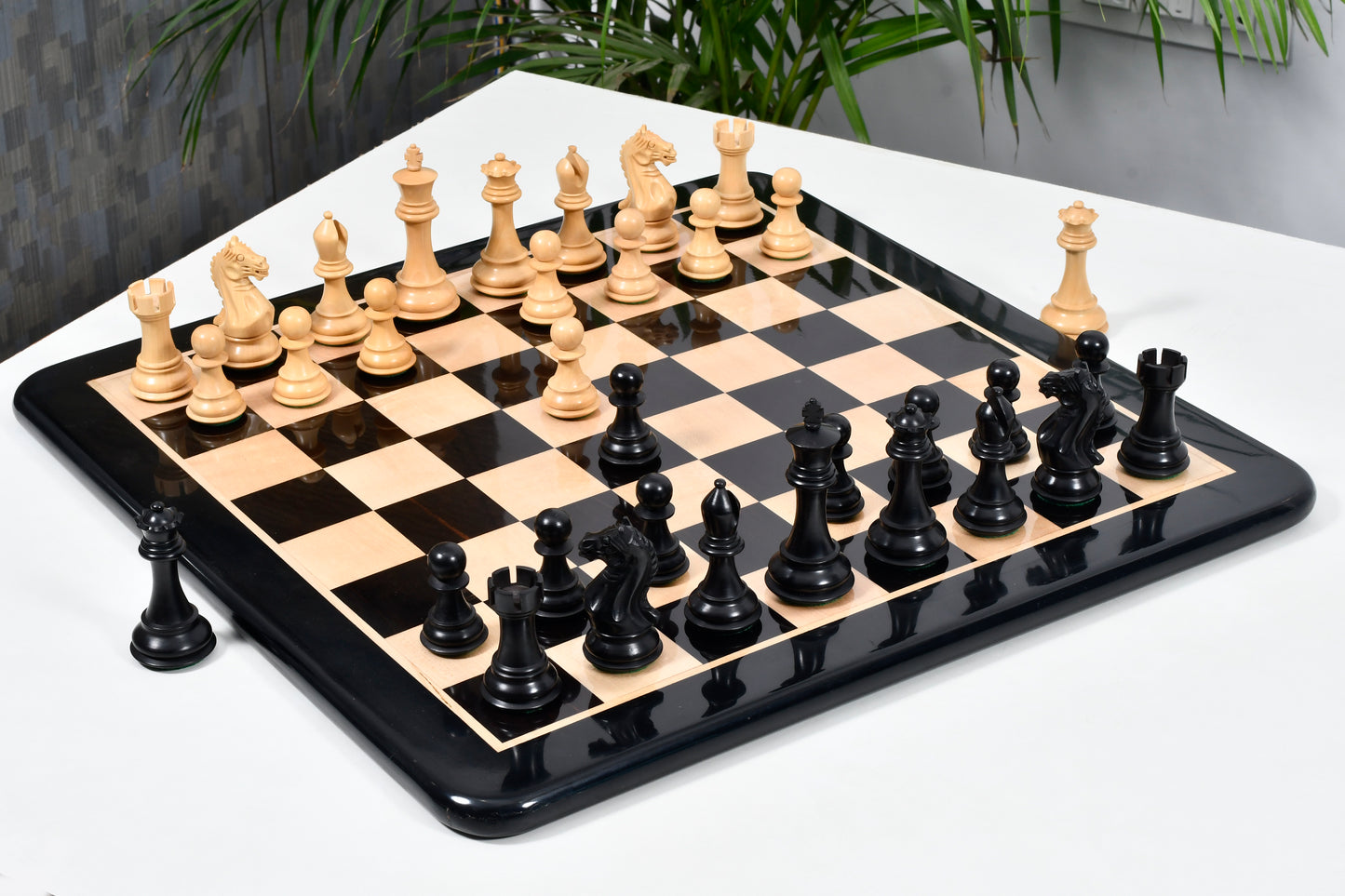 Fierce Knight Chess Pieces in Ebonized/Boxwood - 4.0" King with Board