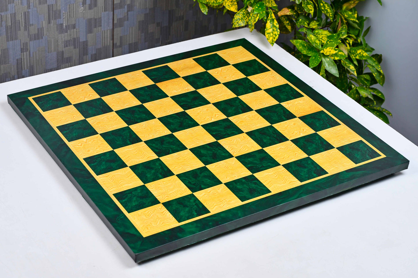 Green Burl Wooden Pattern Tournament Chess Board 21" 57mm Squares
