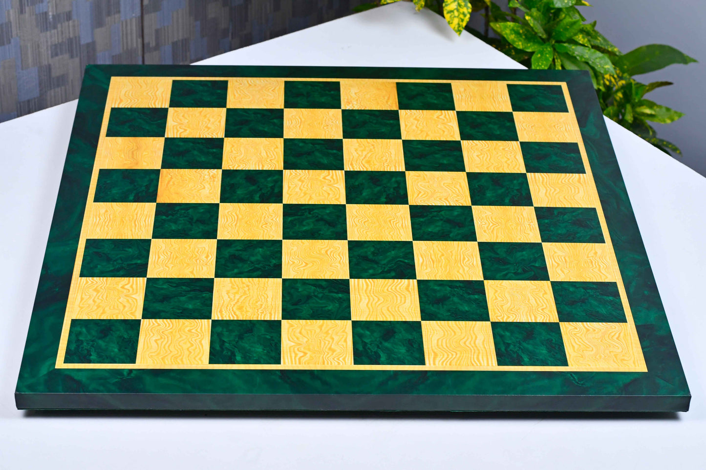 Green Burl Wooden Pattern Tournament Chess Board 21" 57mm Squares