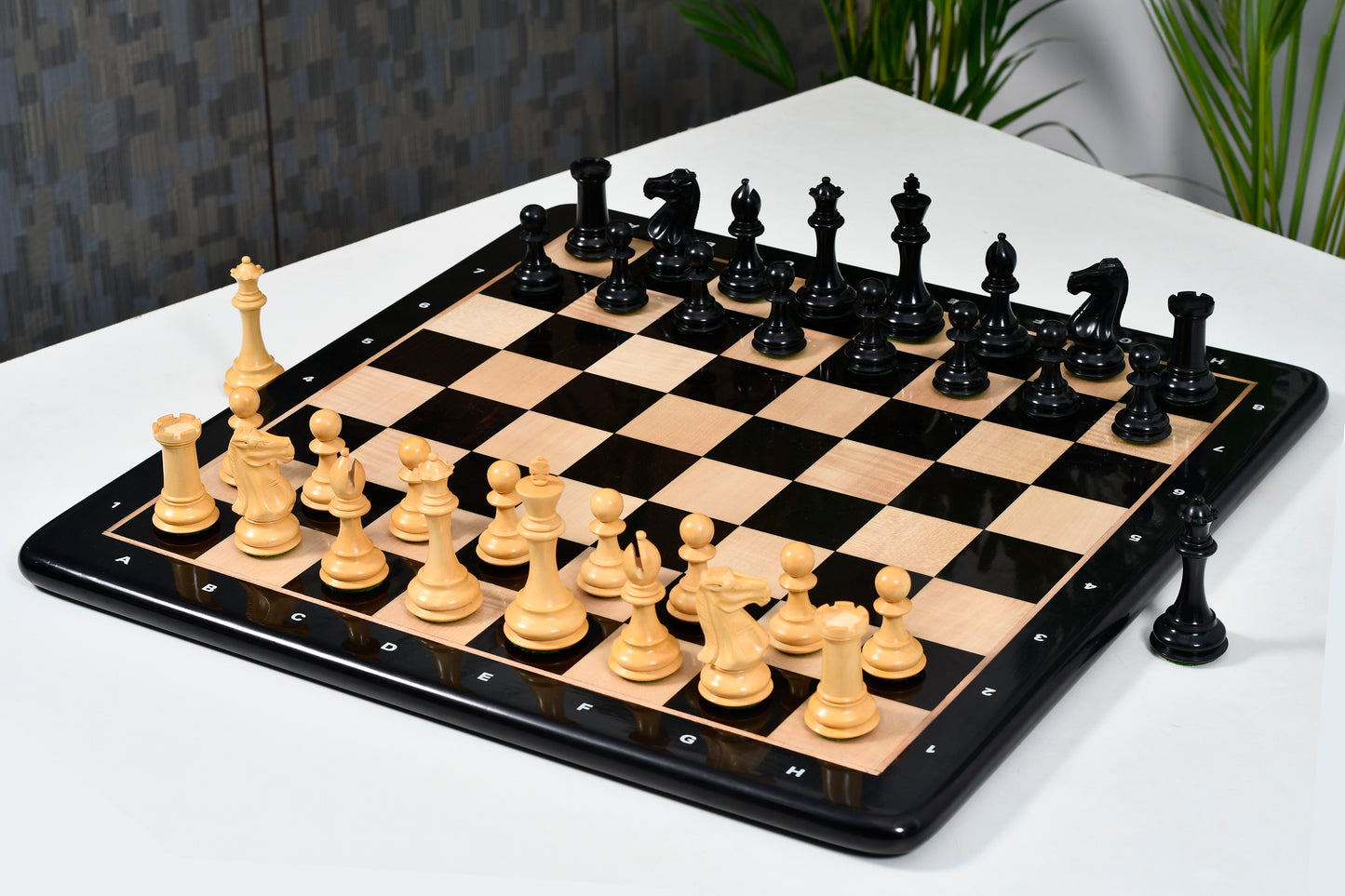 The Old Romeo Staunton Series Weighted Chess Pieces in Ebony & Box Wood - 3.8" King