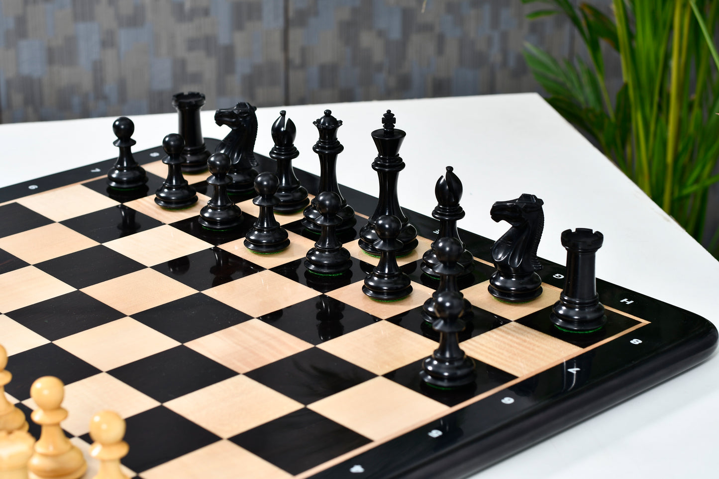 The Old Romeo Staunton Series Weighted Chess Pieces in Ebony & Box Wood - 3.8" King