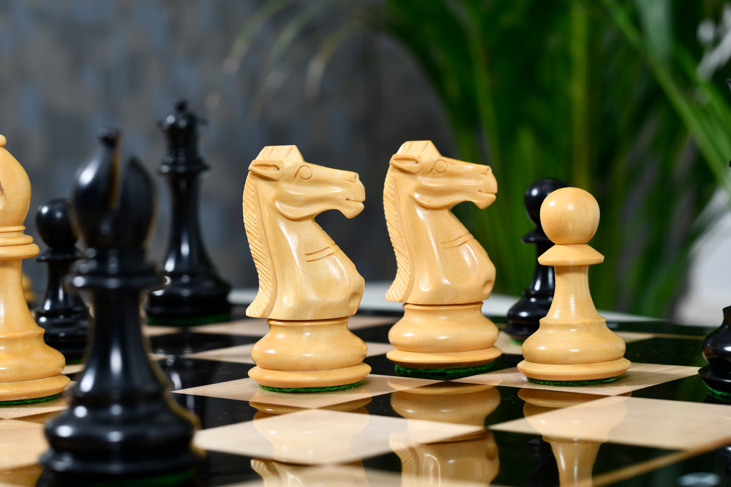 The Old Romeo Staunton Series Weighted Chess Pieces in Ebony & Box Wood - 3.8" King