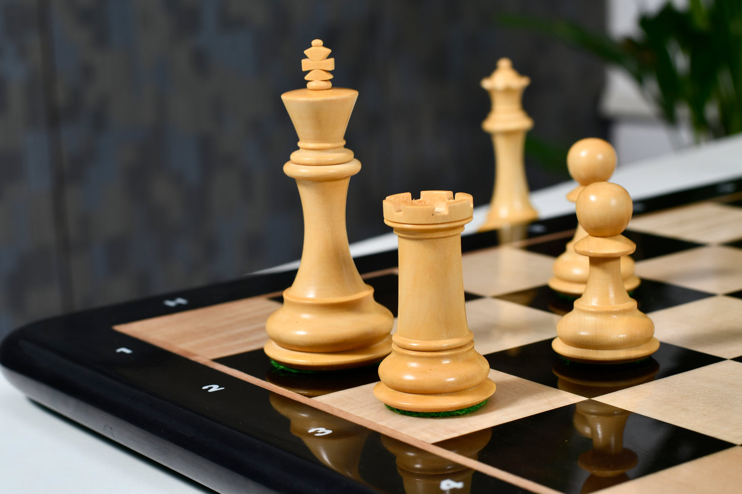 The Old Romeo Staunton Series Weighted Chess Pieces in Ebony & Box Wood - 3.8" King