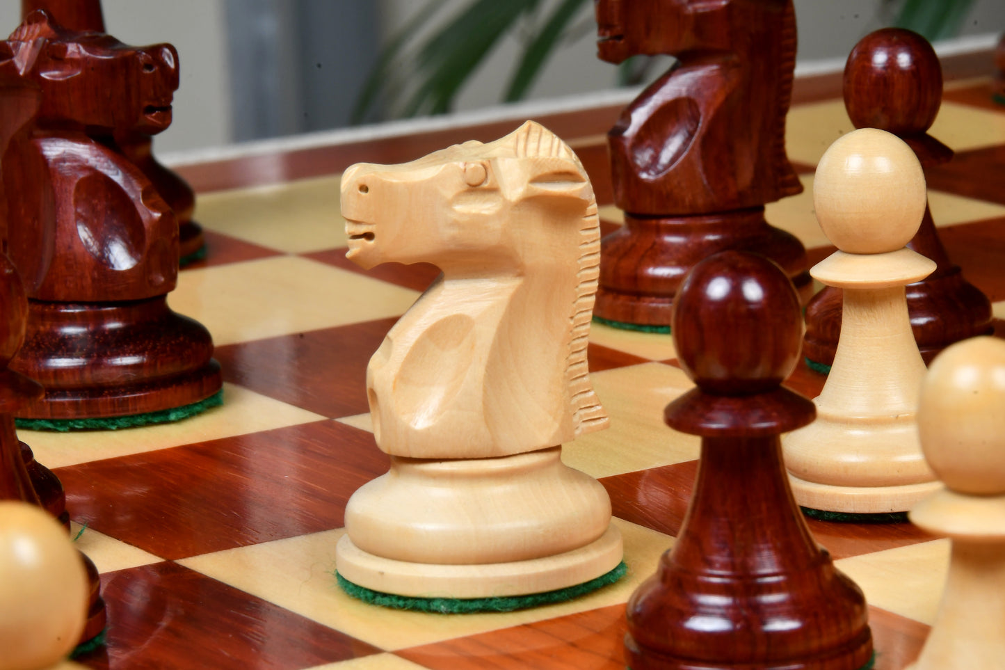 1972 Repro Fischer-Spassky Pattern Chess Pieces V2.0 in Rosewood / Boxwood - 3.75" King with Board