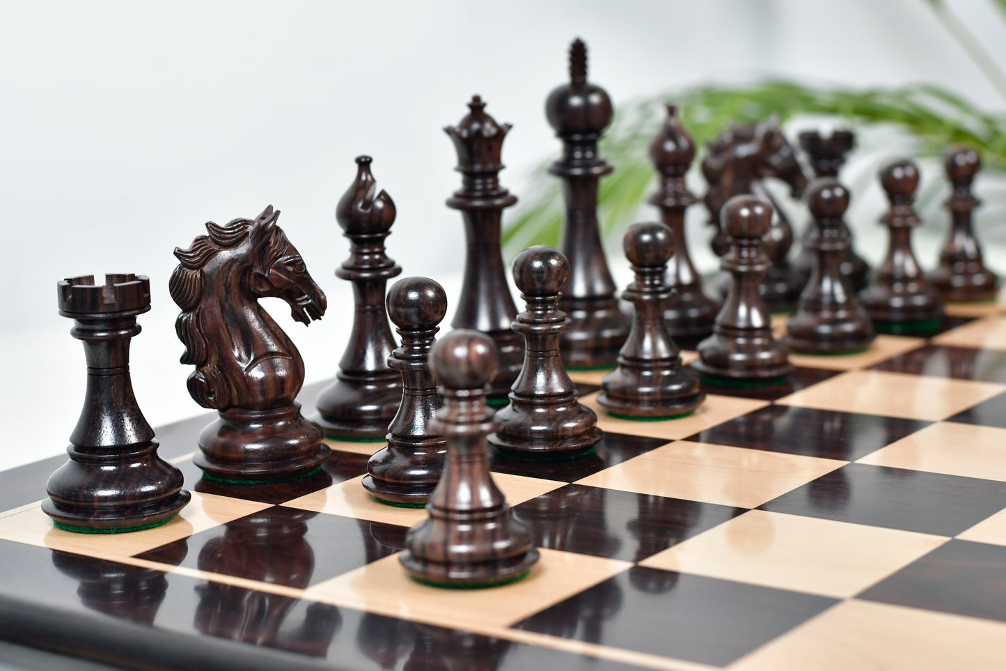 The Shera Series Staunton Weighted Chess Pieces V2.0 in Rosewood / Boxwood - 4.5" King