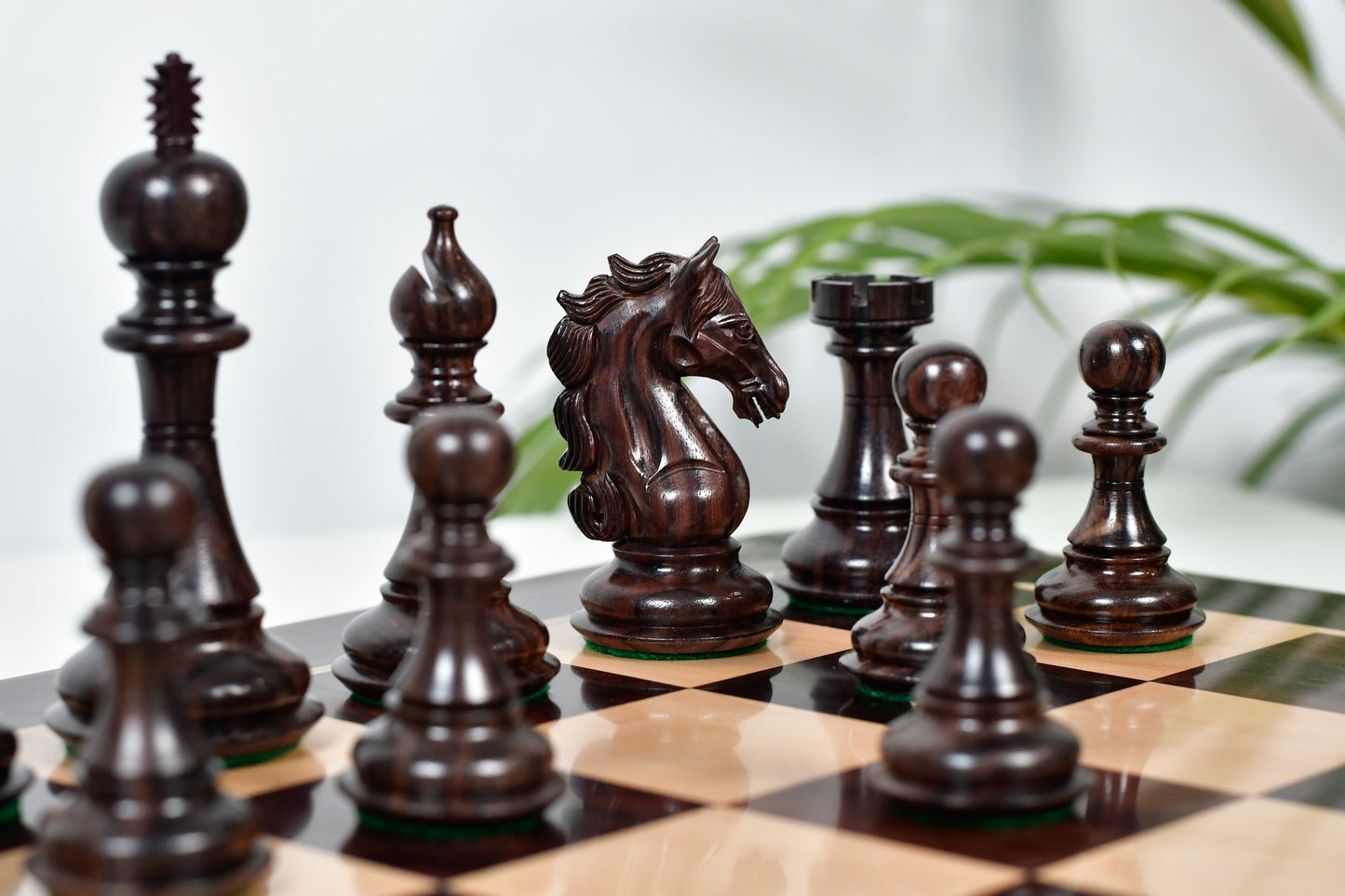 The Shera Series Staunton Weighted Chess Pieces V2.0 in Rosewood / Boxwood - 4.5" King