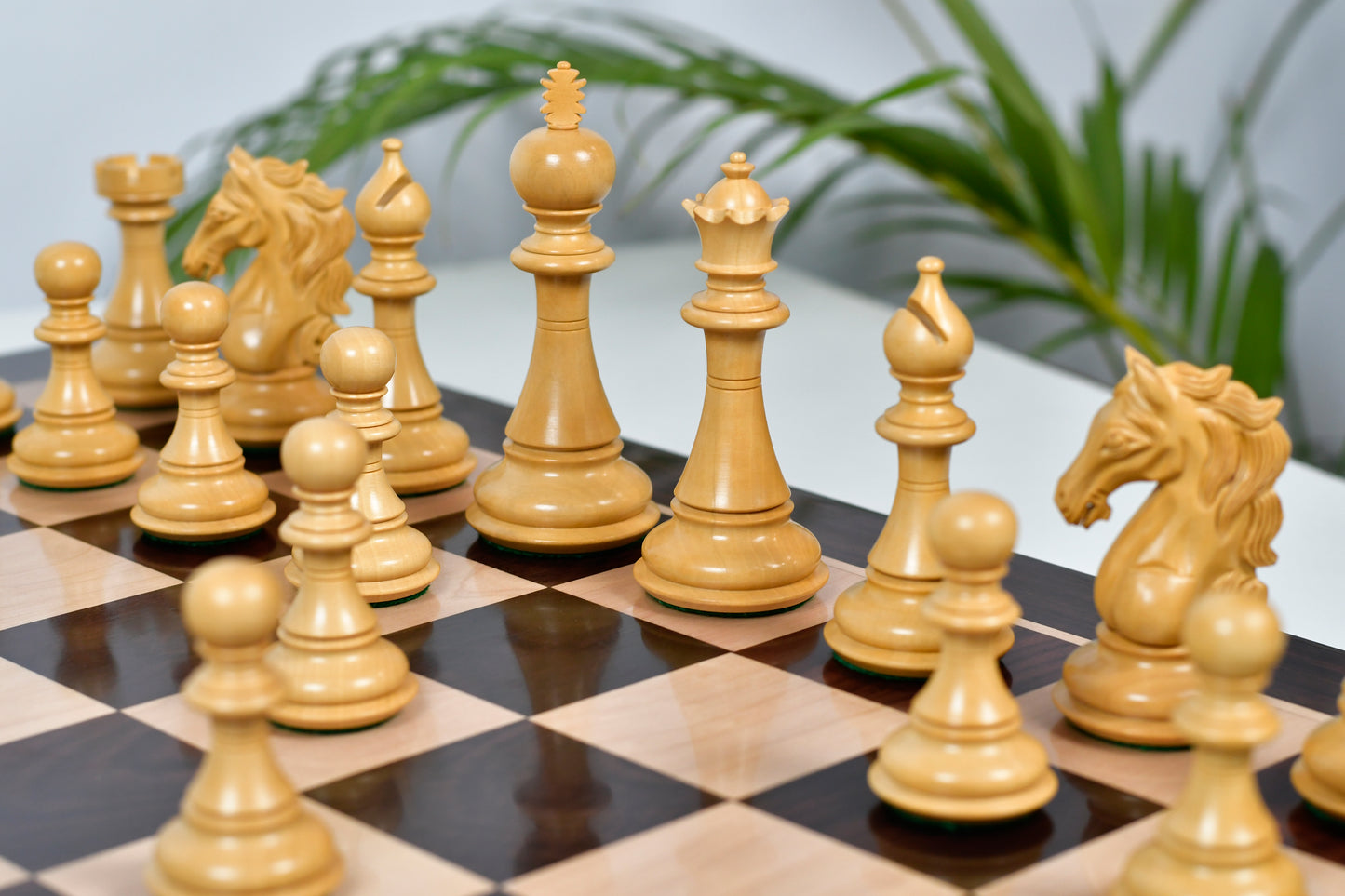 The Shera Series Staunton Weighted Chess Pieces V2.0 in Rosewood / Boxwood - 4.5" King