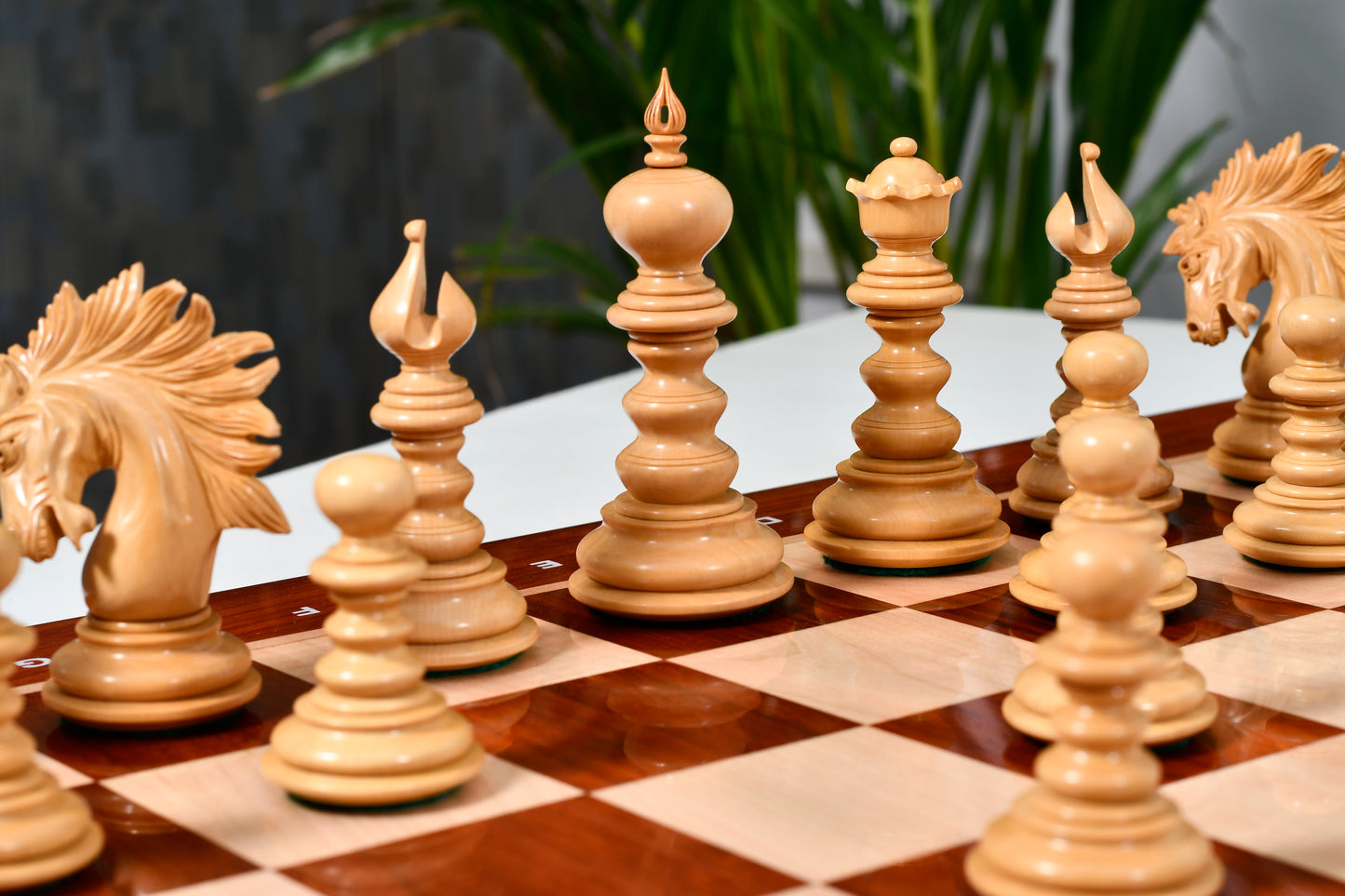 The St. Petersburg Luxury Artisan Series Chess Pieces in Bud Rosewood / Boxwood - 4.3" King with Storage Box