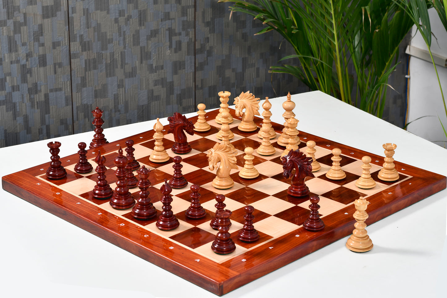 The St. Petersburg Luxury Artisan Series Chess Pieces in Bud Rosewood / Boxwood - 4.3" King with Storage Box