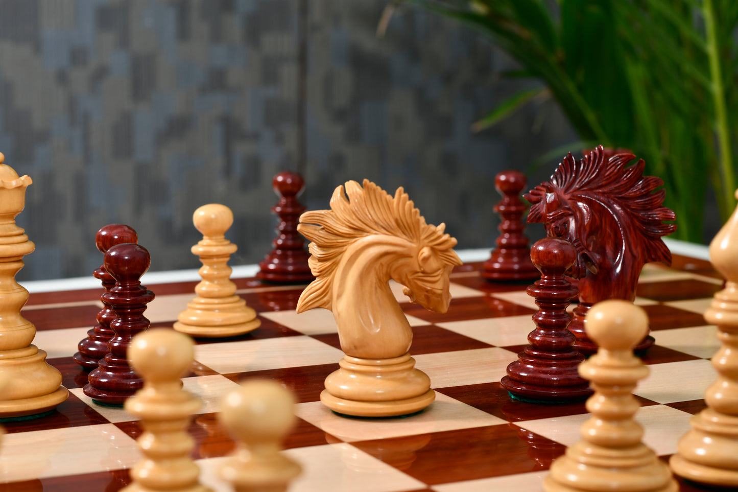 The St. Petersburg Luxury Artisan Series Chess Pieces in Bud Rosewood / Boxwood - 4.3" King with Storage Box