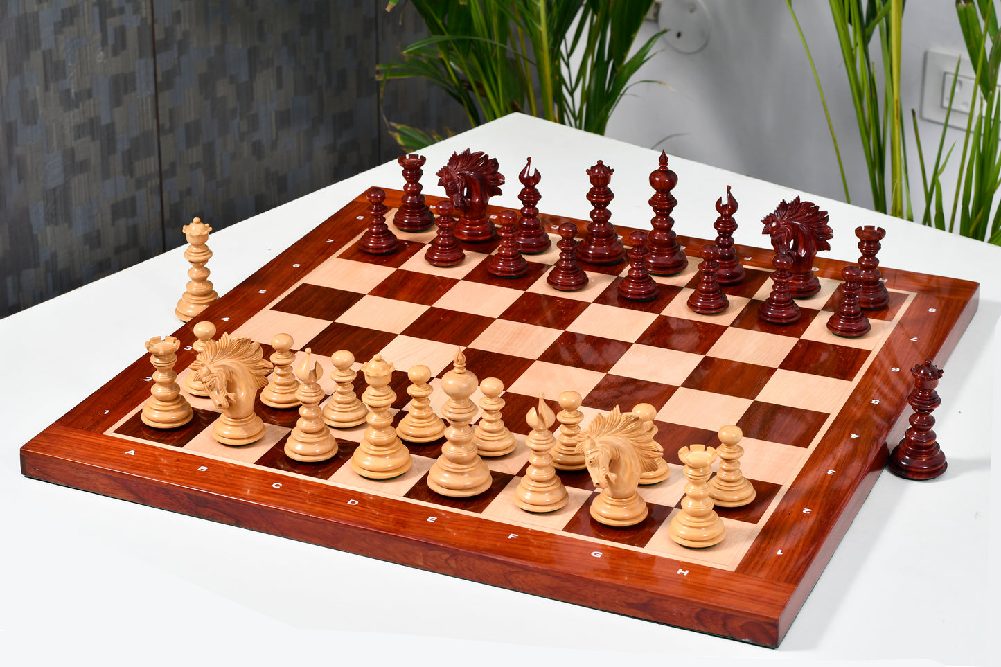 The St. Petersburg Luxury Artisan Series Chess Pieces in Bud Rosewood / Boxwood - 4.3" King with Storage Box