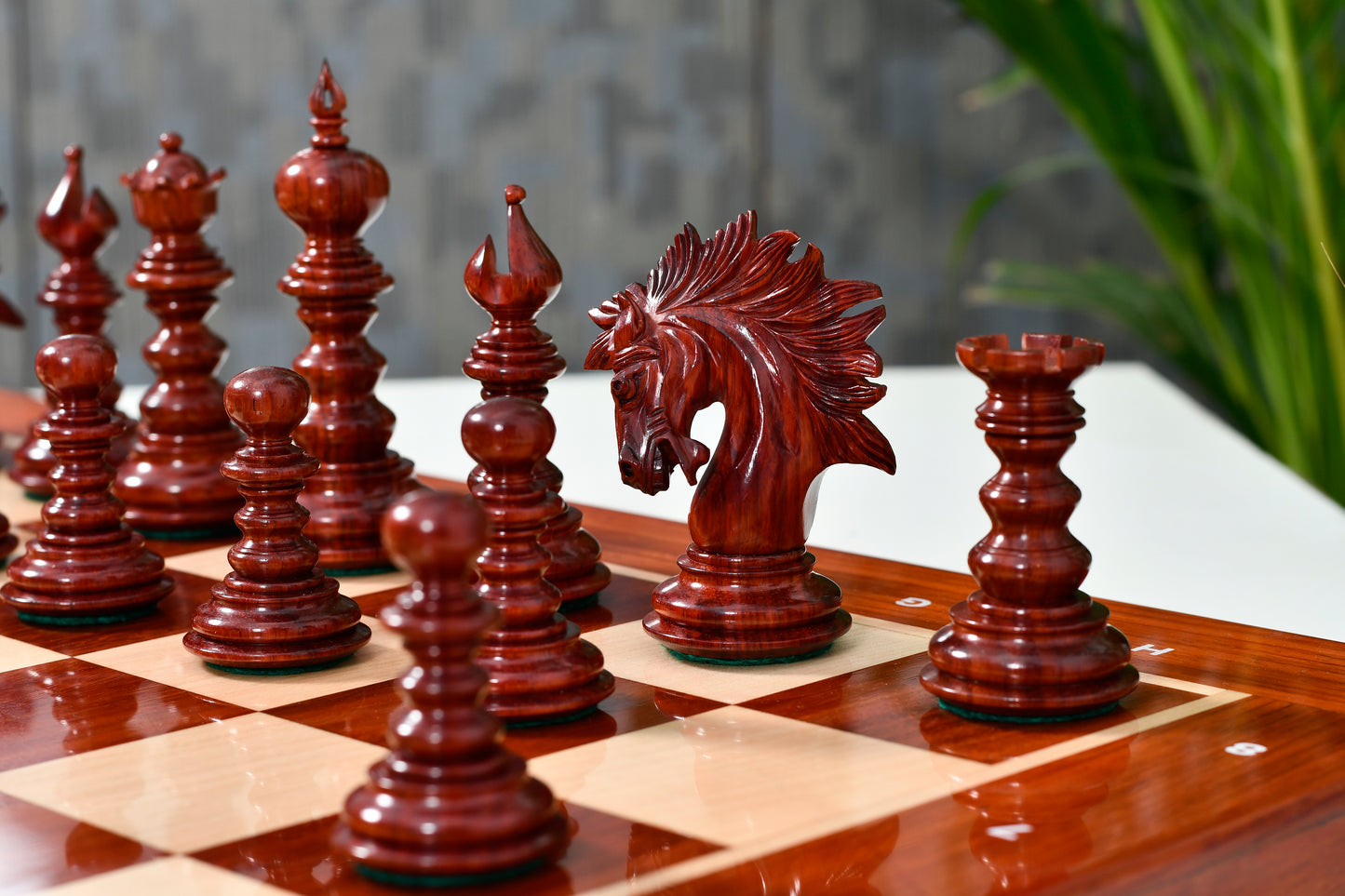 The St. Petersburg Luxury Artisan Series Chess Pieces in Bud Rosewood / Boxwood - 4.3" King with Storage Box