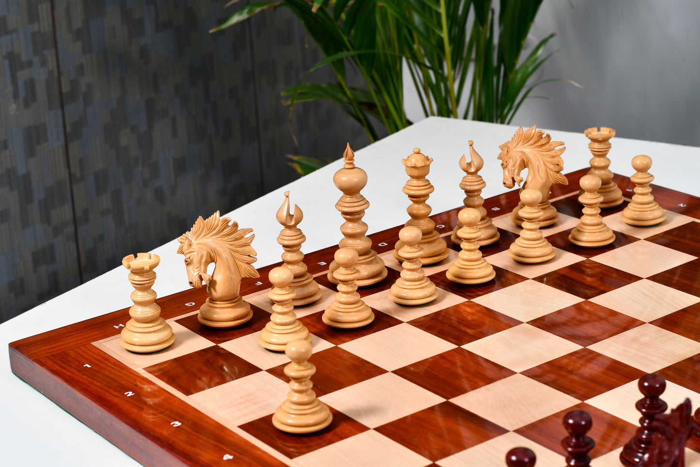 The St. Petersburg Luxury Artisan Series Chess Pieces in Bud Rosewood / Boxwood - 4.3" King with Storage Box