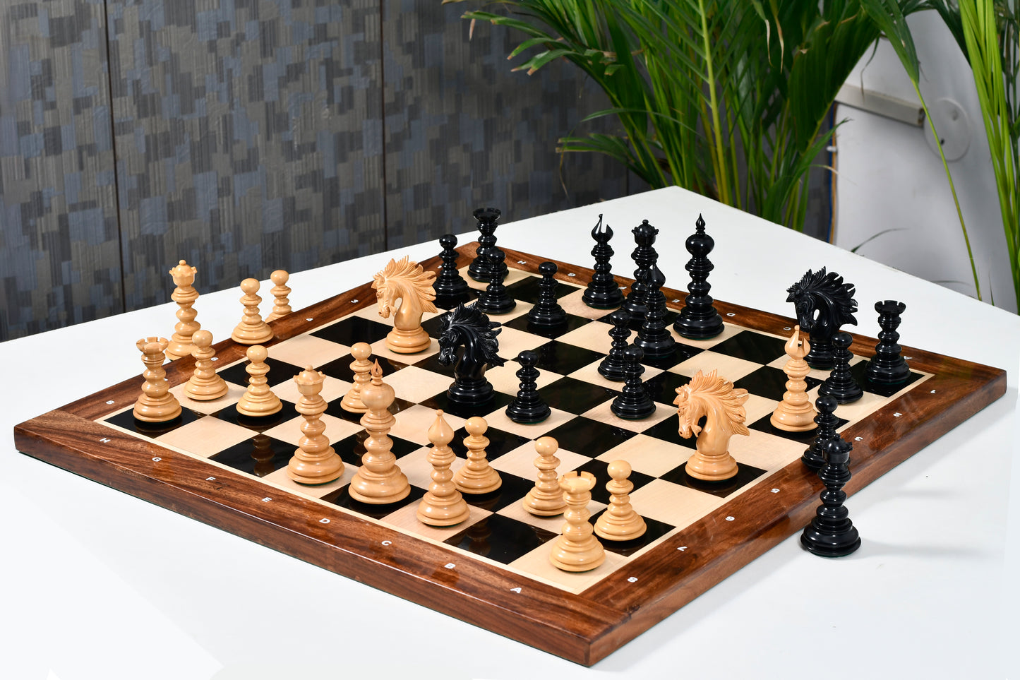 The St. Petersburg Luxury Artisan Series Chess Pieces in Ebony / Boxwood - 4.3" King with Storage Box