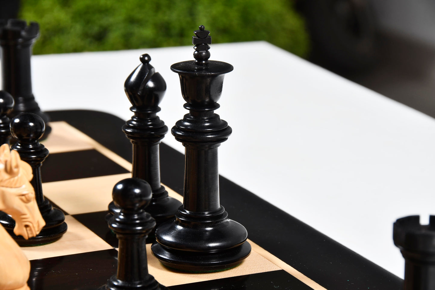 The French Warrior Luxury Wooden Chess Pieces in Ebony & Boxwood - 4.4" King