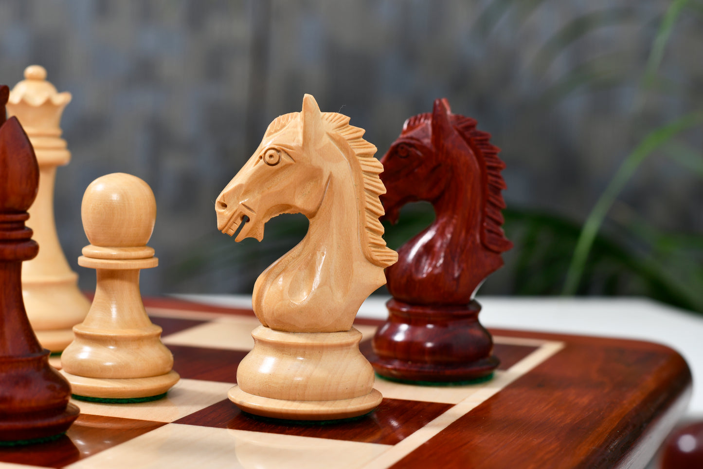 Derby Knight Chess Pieces in Bud Rosewood/Boxwood - 4.1" King with Board