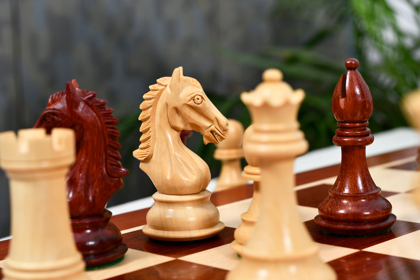 Derby Knight Chess Pieces in Bud Rosewood/Boxwood - 4.1" King with Board