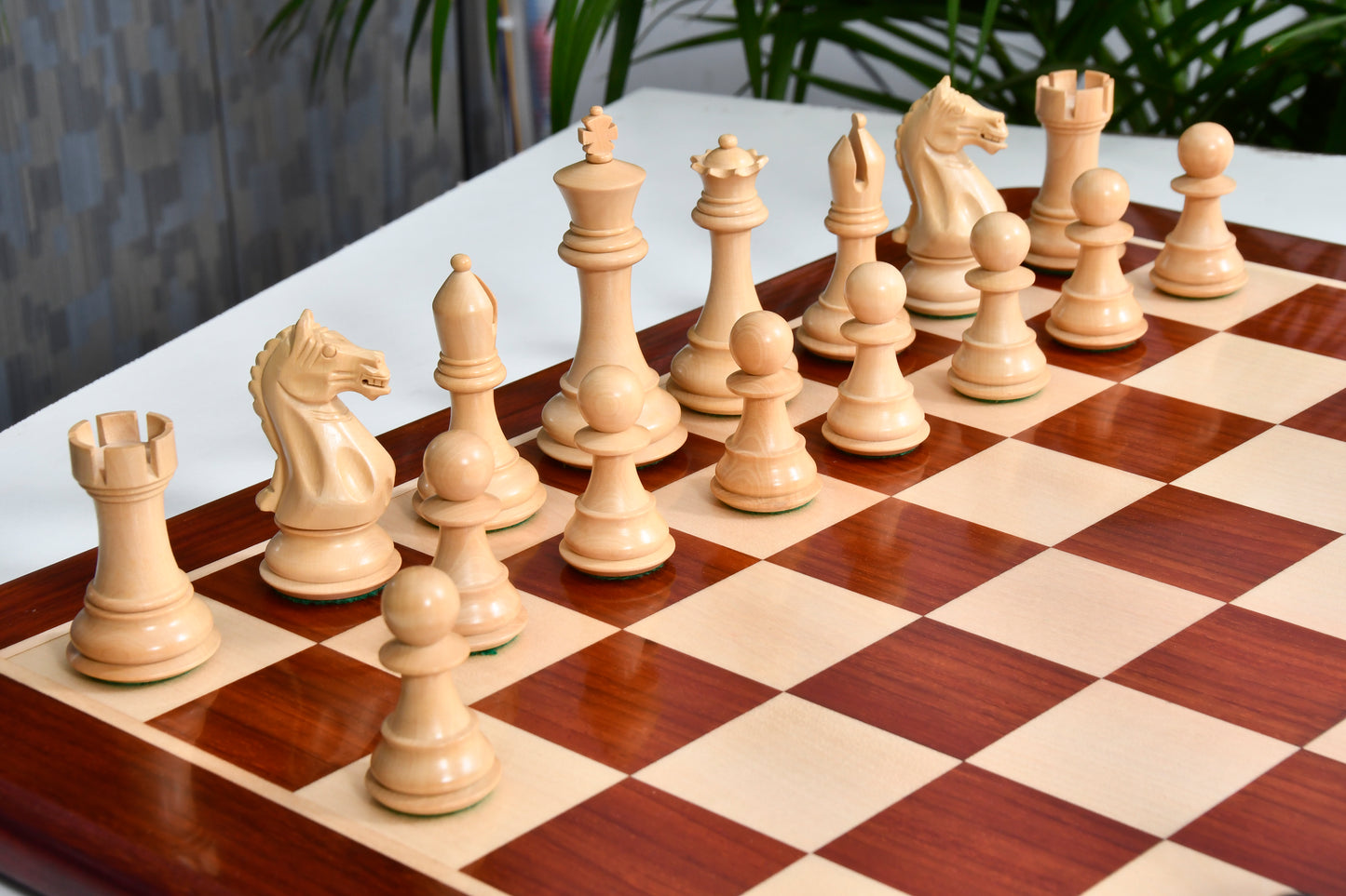 Combo Fierce Knight Staunton Series Chess Pieces in Bud Rosewood & Box Wood - 4.0" King with Chess Board