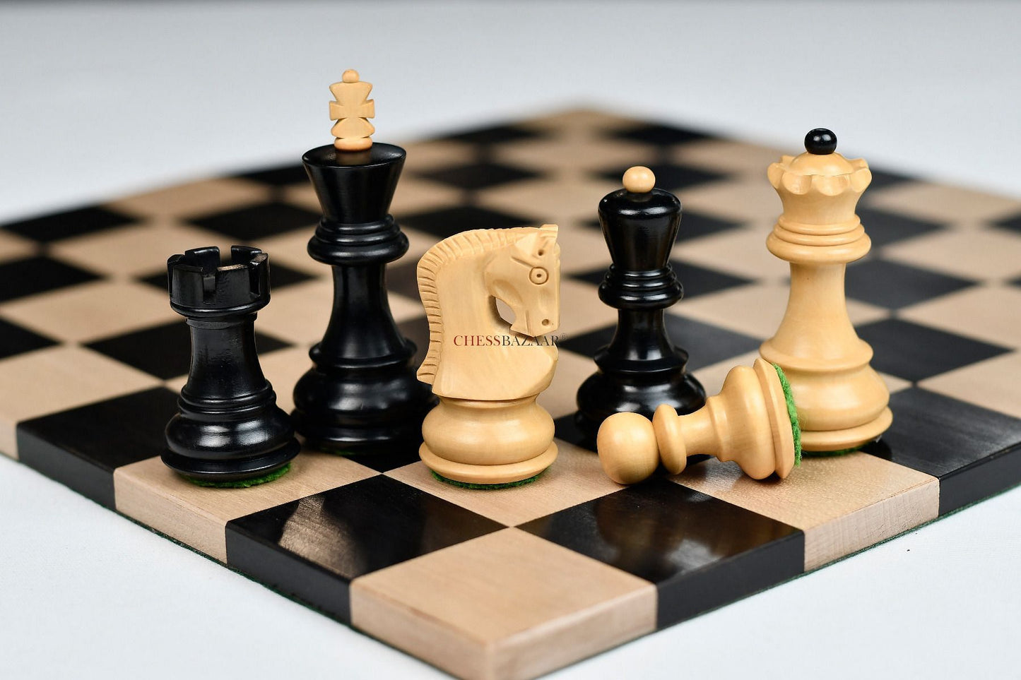 Traditional Russian Zagreb Weighted Chess Pieces in Ebonized Boxwood & Natural Boxwood - 3.1" King