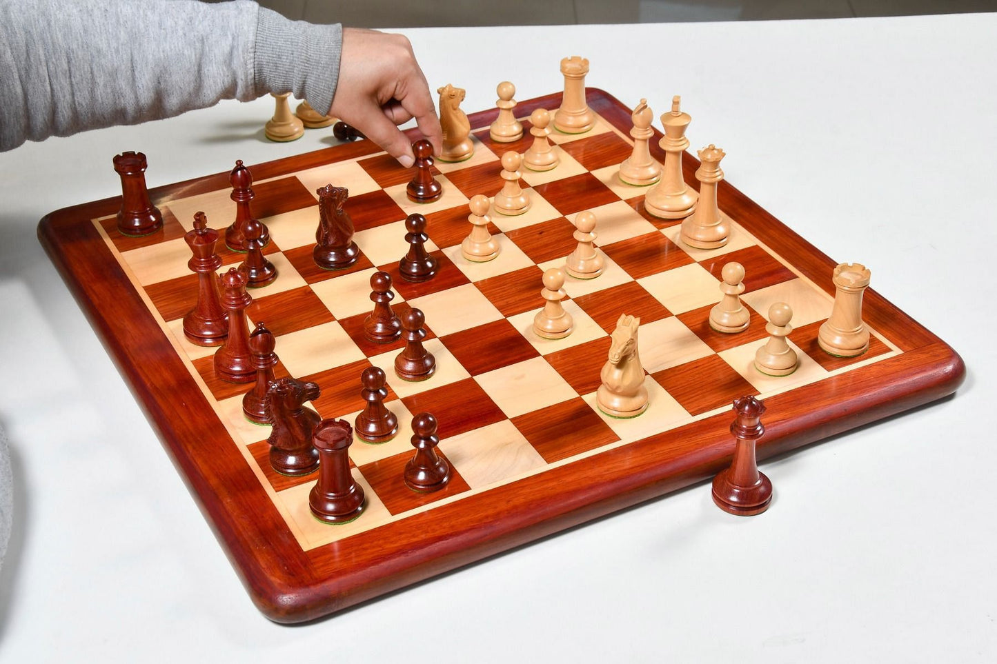 GM Blitz Edition Staunton Series Chess Set in Bud Rosewood / Boxwood with Wooden Chess Board - 3.75" King