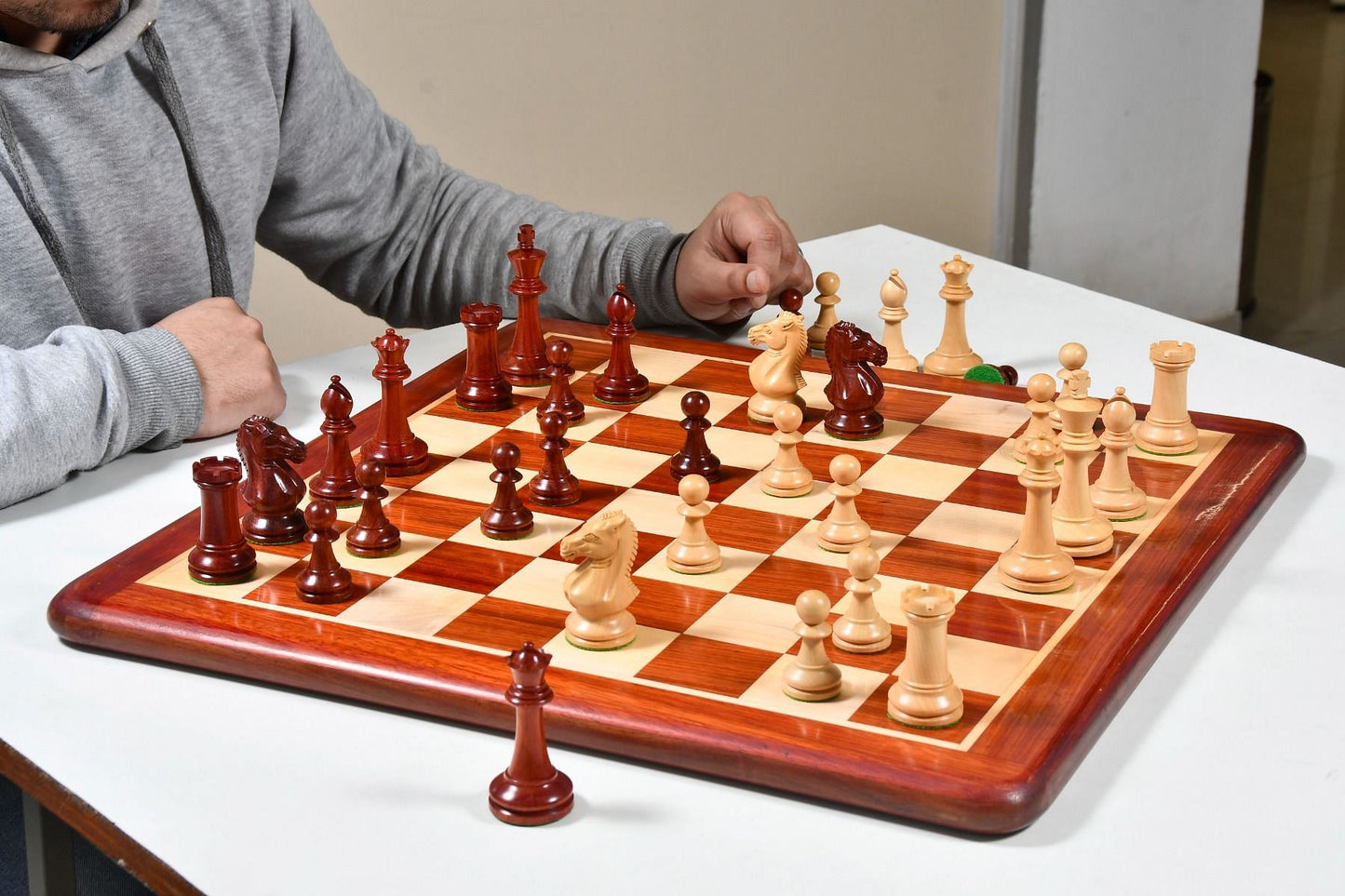 GM Blitz Edition Staunton Series Chess Set in Bud Rosewood / Boxwood with Wooden Chess Board - 3.75" King