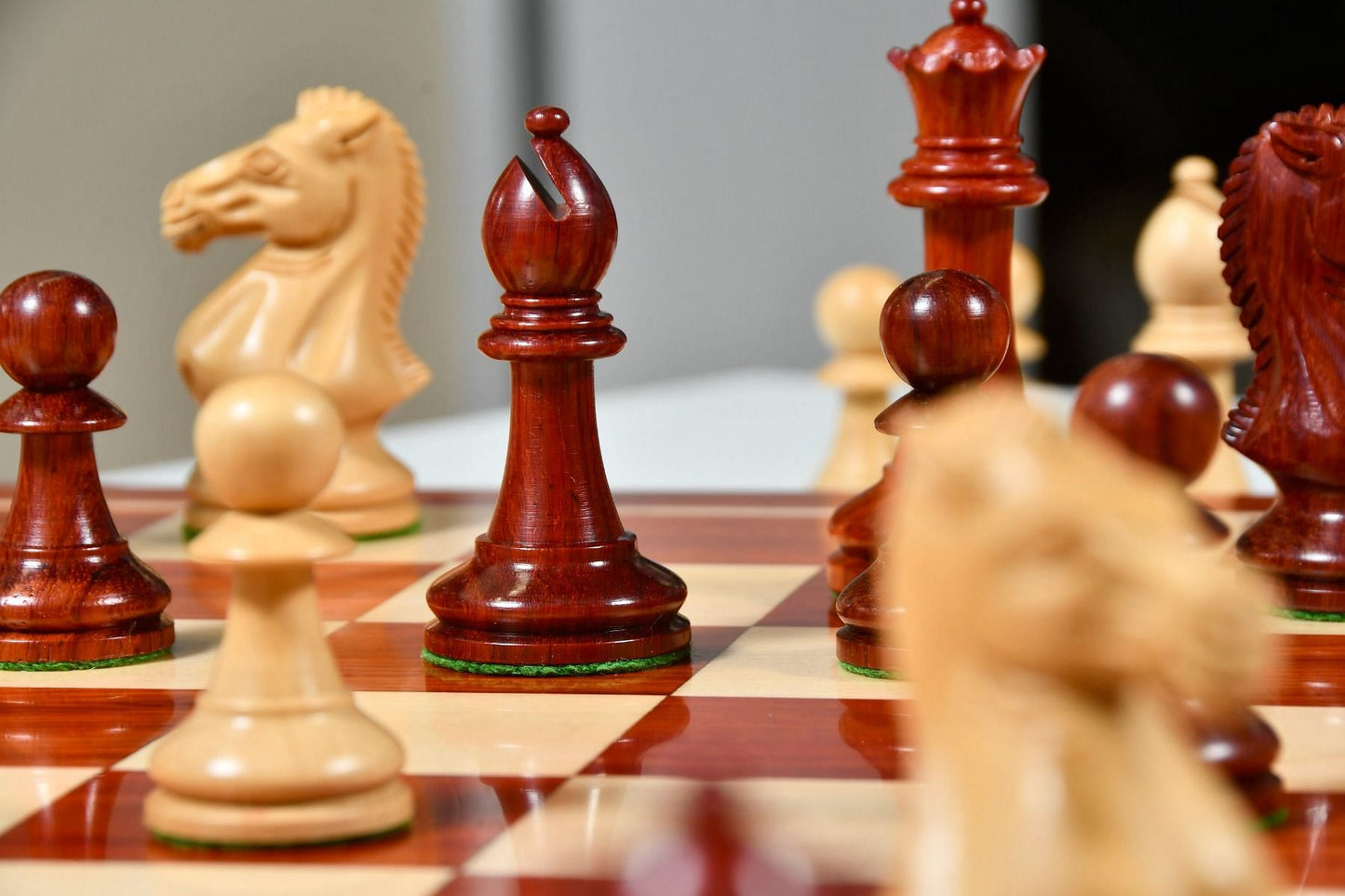 GM Blitz Edition Staunton Series Chess Set in Bud Rosewood / Boxwood with Wooden Chess Board - 3.75" King