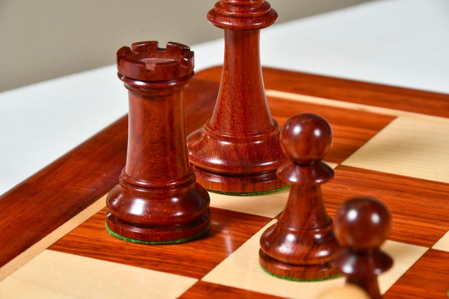 GM Blitz Edition Staunton Series Chess Set in Bud Rosewood / Boxwood with Wooden Chess Board - 3.75" King