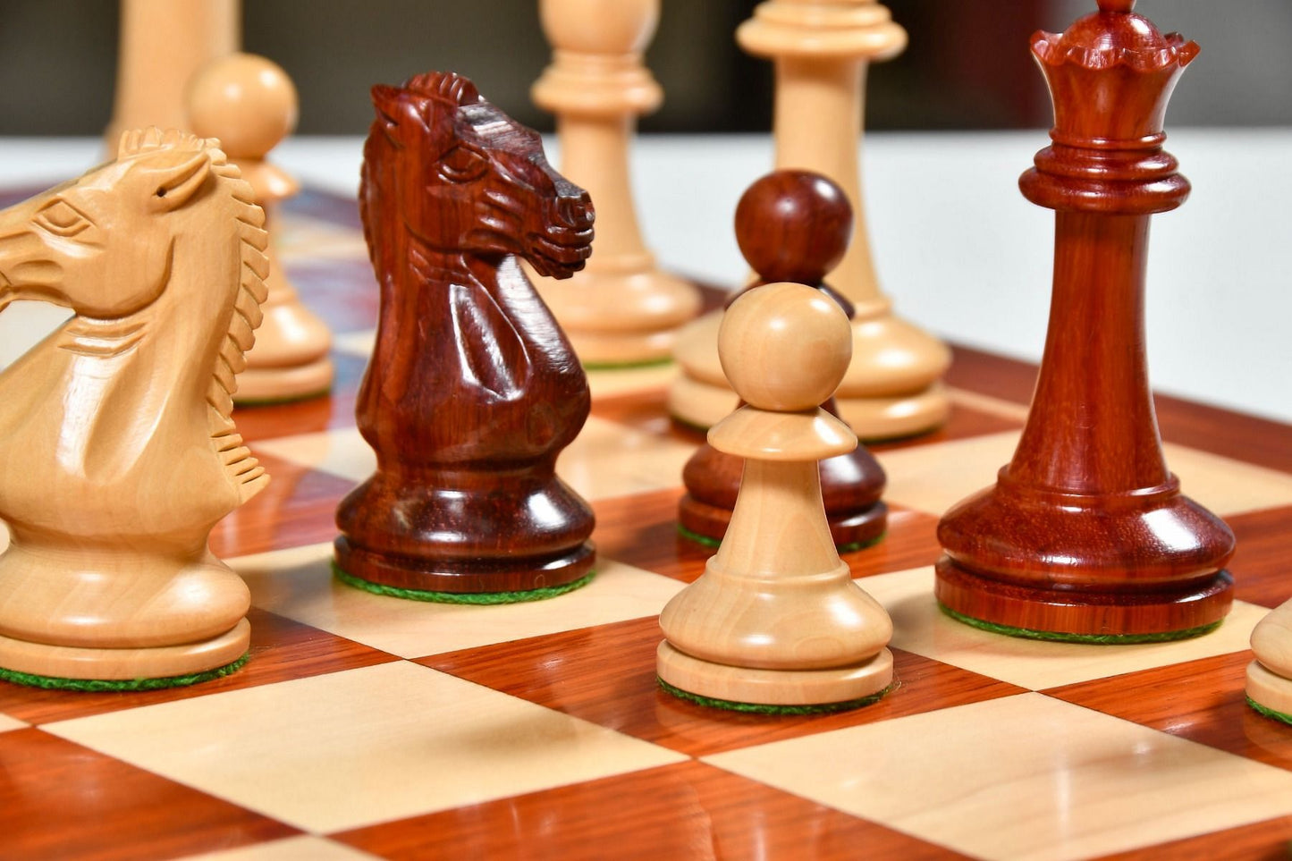 GM Blitz Edition Staunton Series Chess Set in Bud Rosewood / Boxwood with Wooden Chess Board - 3.75" King