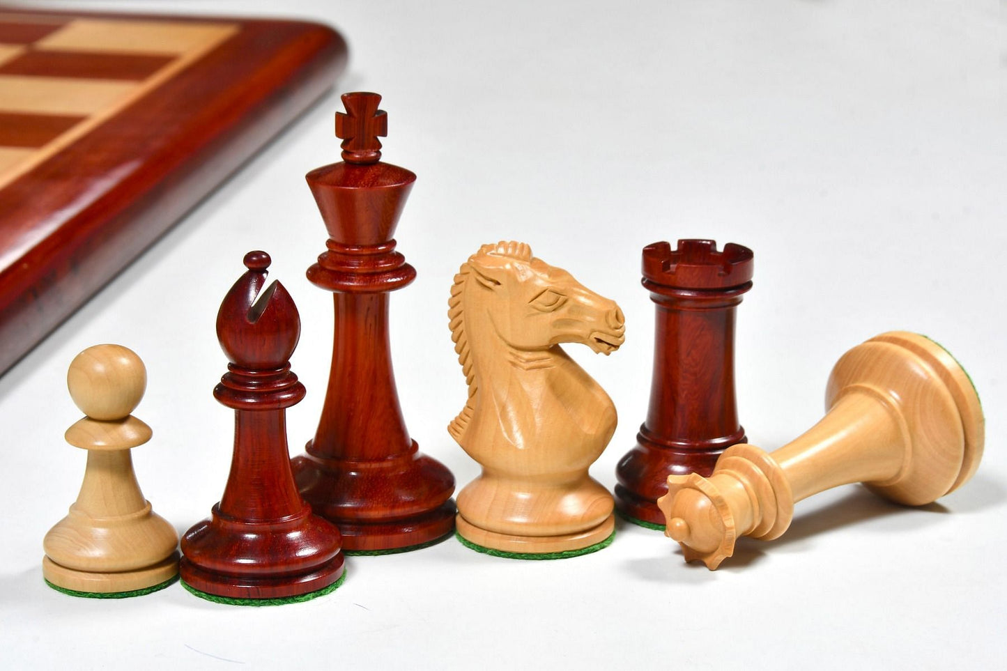 GM Blitz Edition Staunton Series Chess Set in Bud Rosewood / Boxwood with Wooden Chess Board - 3.75" King