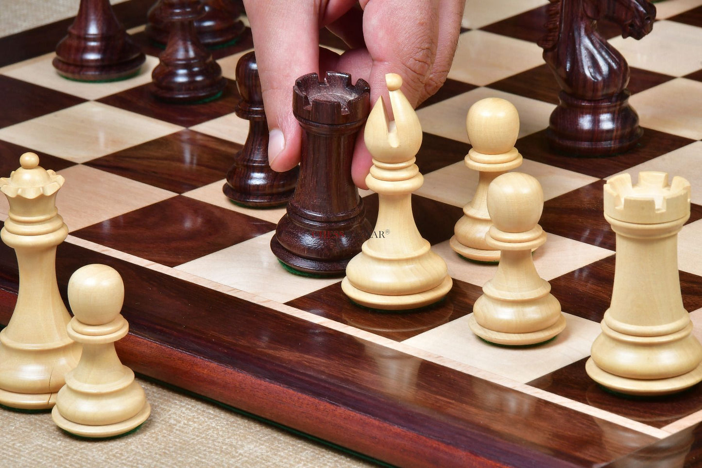 Derby Knight Staunton Weighted Chess Pieces in Rosewood & Boxwood - 4.1" King